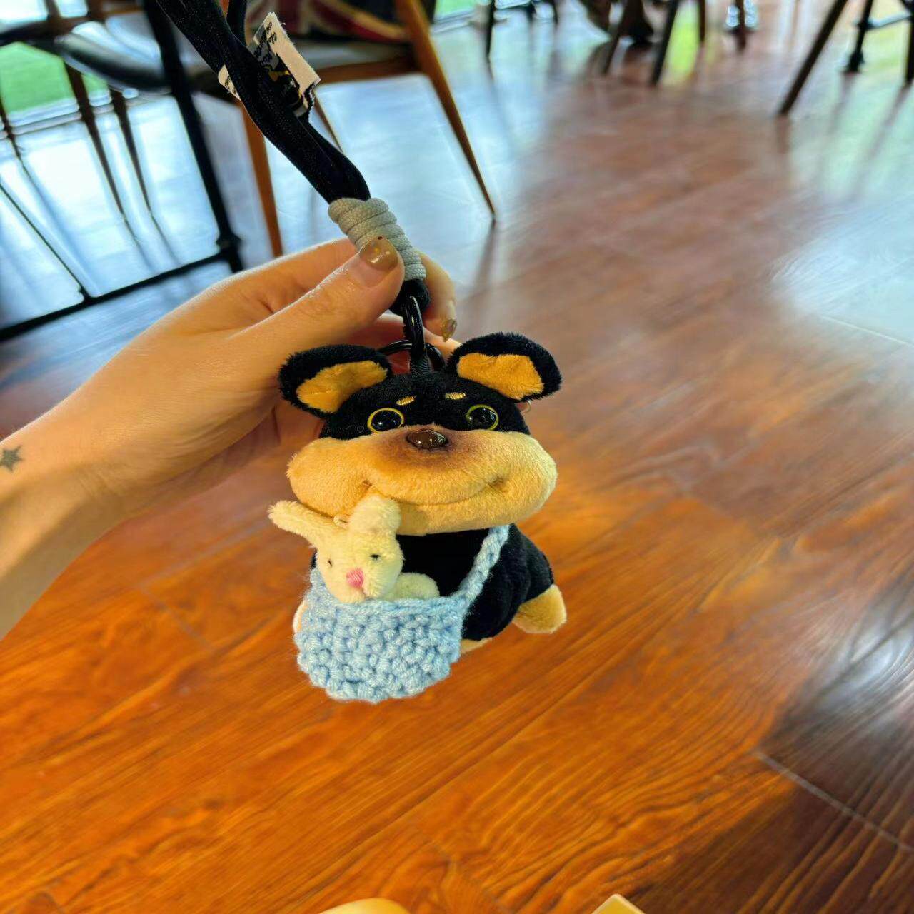 蜜蜂小狗车挂件车载香薰摆件可爱出风口装饰男女新车礼物七夕礼物