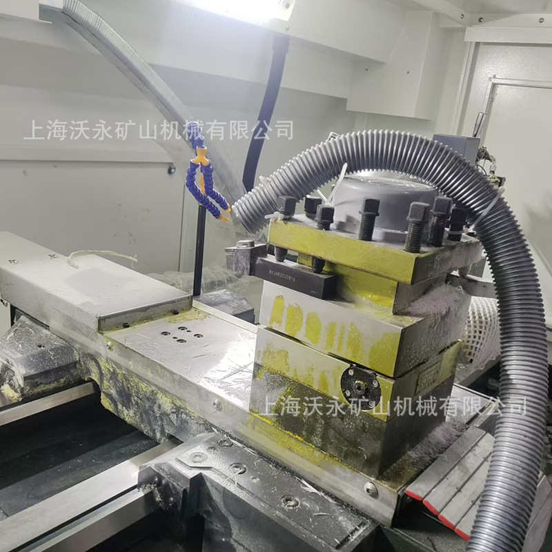 CJK6163-2000重型数控车床配重型桁架机械手广数系统12寸液压卡盘