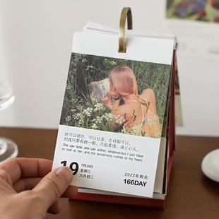 可爱日子 2024年情诗一束366天英文日历风景文案桌面台历文艺摆件