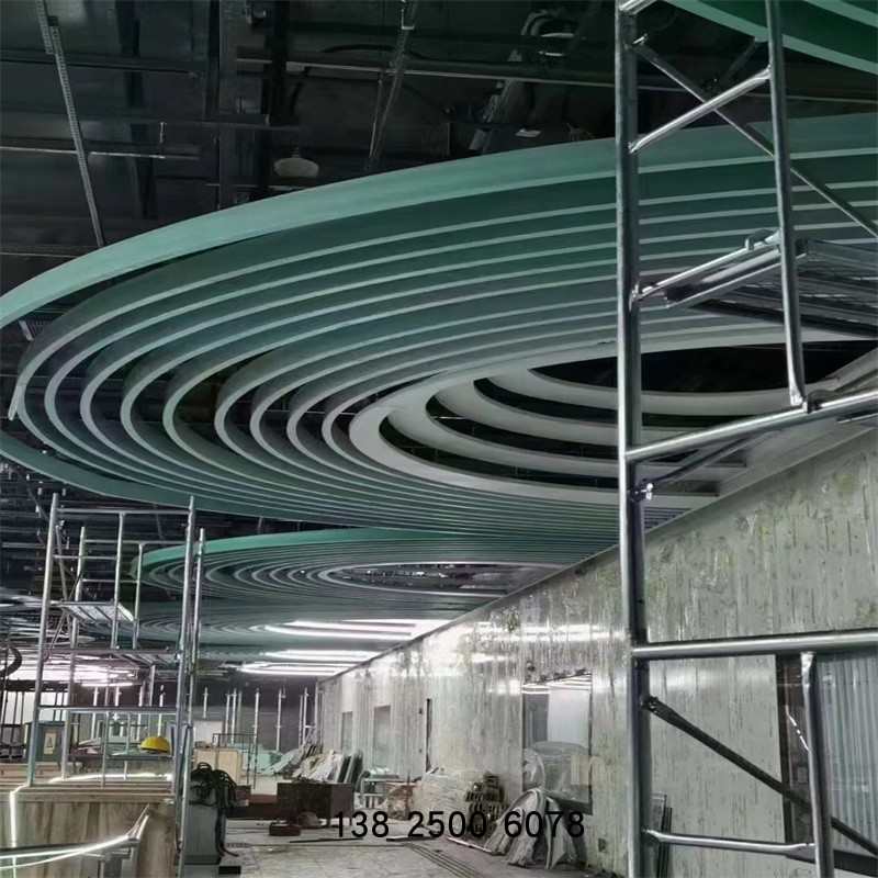 厂家定制木纹色拉弯弧形铝方通吊顶格栅天花背景墙异形型材铝方管
