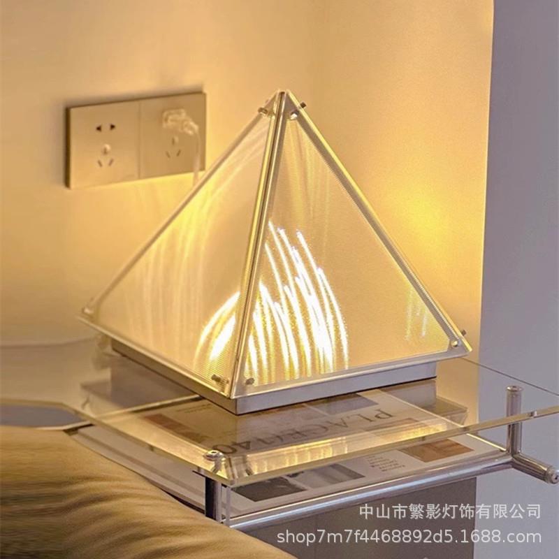 艺术装饰台灯现代简约创意客厅床头灯书房样板房玻璃灯金字塔摆件