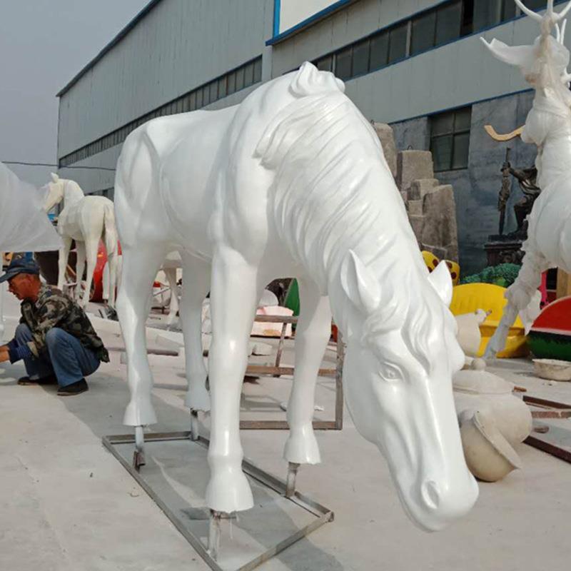 玻璃钢仿真飞马雕塑厂家大型马场大草原草坪绿地装饰品景观摆件