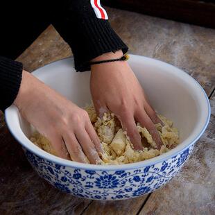 大加厚青花和面 面盆陶瓷家用不粘面带盖揉盆不沾面揉面 面发老式