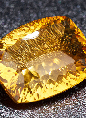 源头直供捡漏价 19.75克拉黄晶裸石戒面火彩好 支持私人定制