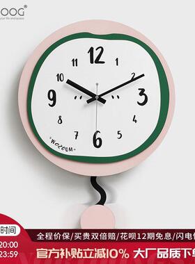 EMITDOOG免打孔现代简约钟表挂钟客厅时尚家用创意摇摆时钟装饰墙