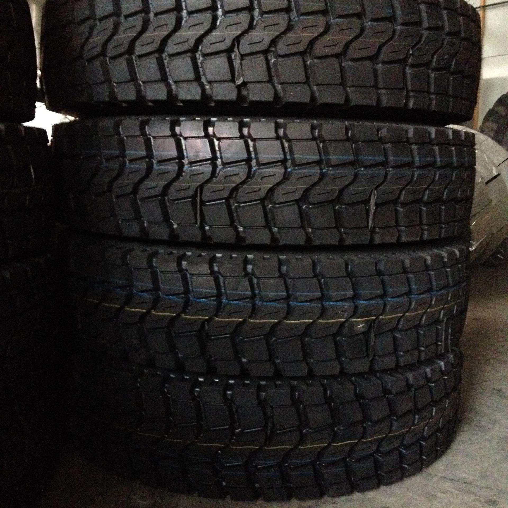 全钢丝轮胎 750R16 中花 卡车载重子午线轮胎 优质耐磨 厂家直销