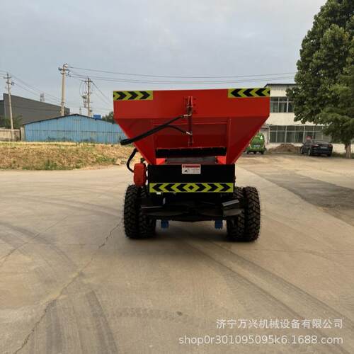 三轮式牵引式撒粪车多种型号可选牛羊粪便抛洒机果园大棚撒肥机