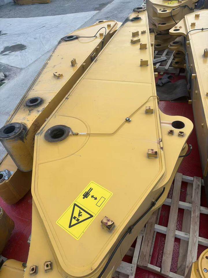 3月6日临沂库存工程机械配件临工挖掘机大小臂斗杆一批网络拍卖公告