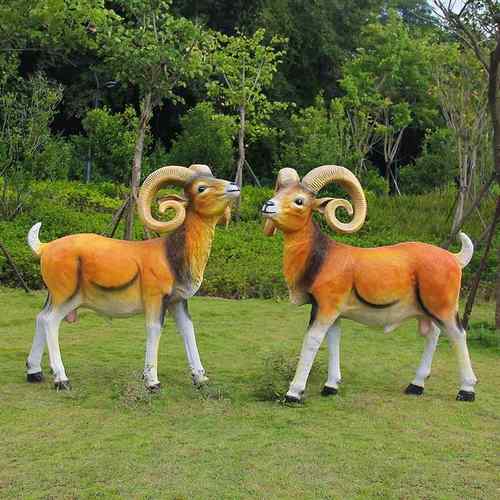 田园大羊型仿真盘玻钢雕塑户ROU外草坪波尔璃羊落地摆件园公景观