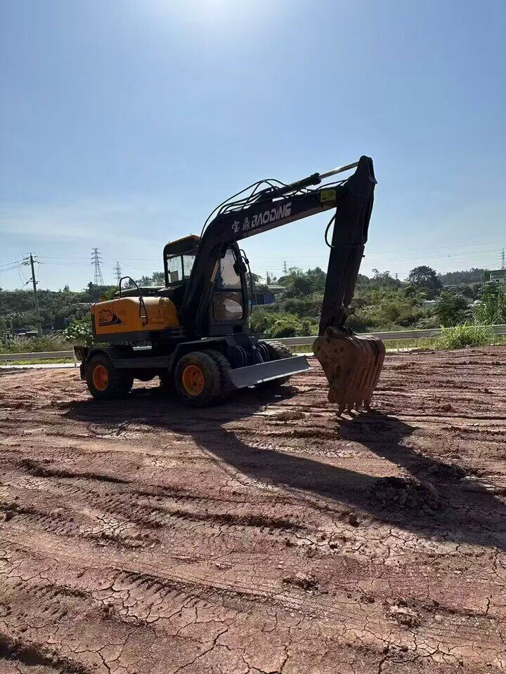 4月28日成都宝鼎85轮挖带铲刀支腿网络拍卖公告