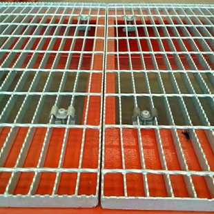 防滑齿形钢格板 Q235镀锌锯齿扁钢格栅板海上采油平台走道板定制