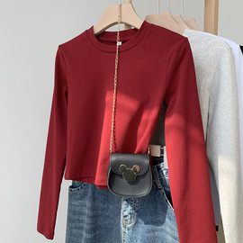 红色正肩女t恤长袖短款紧身上衣，秋季棉质基础，修身内搭打底衫