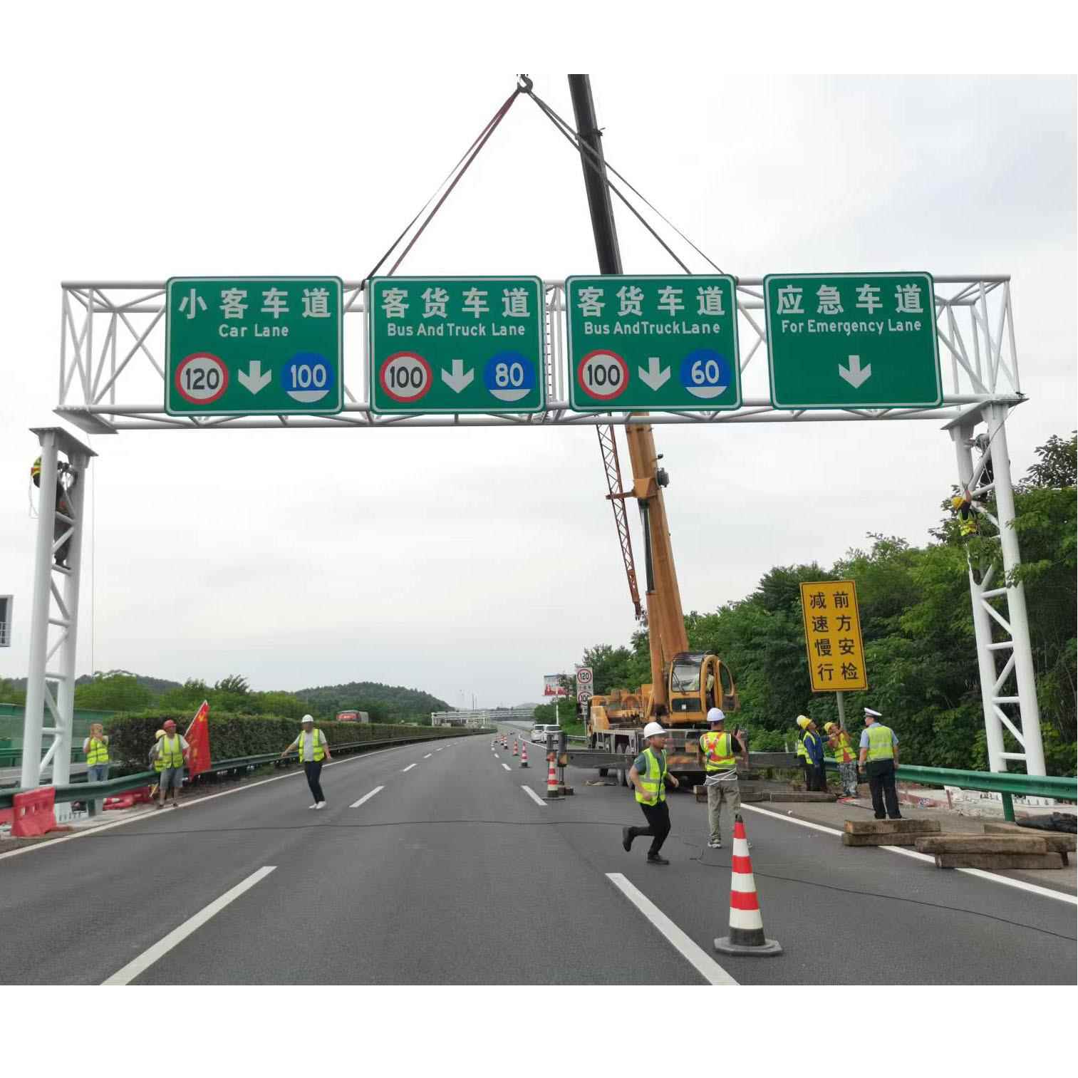 高速公路龙门架交通安全防护设施国道省道安全指示牌限高架路垮