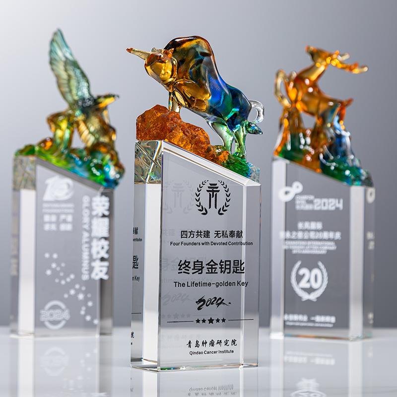 新款水晶琉璃奖杯牛羊马奖杯琉璃奖杯办公室摆件公司年会颁奖刻字