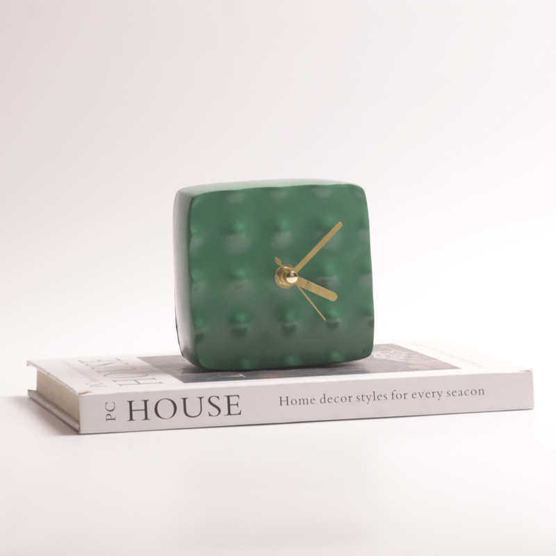 简约现代摆件白色正方形时钟创意摆件现代书房客房卧室摆设小方钟