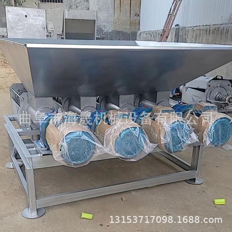 全自斜筛式猪粪固动液脱水机斜山东海泡晟筛80OIC0水粪干湿分离机