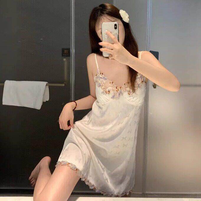 夏季高级提花冰丝缎面睡裙女夏吊带睡衣2025超火带胸垫家居服外穿