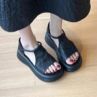 香港圆头松糕厚底一字带凉拖鞋女2025夏新款法式覆古气质罗马凉鞋
