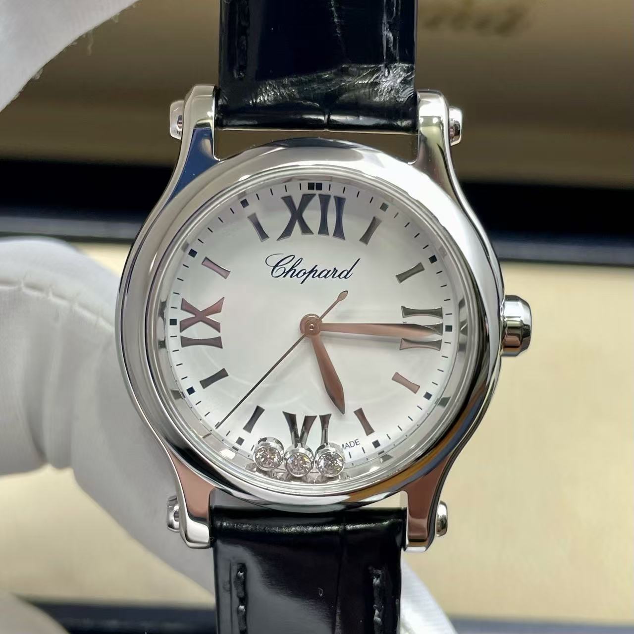 先鉴后发[9.8新] 30mm萧邦快乐钻278590-3001石英机芯女士手表