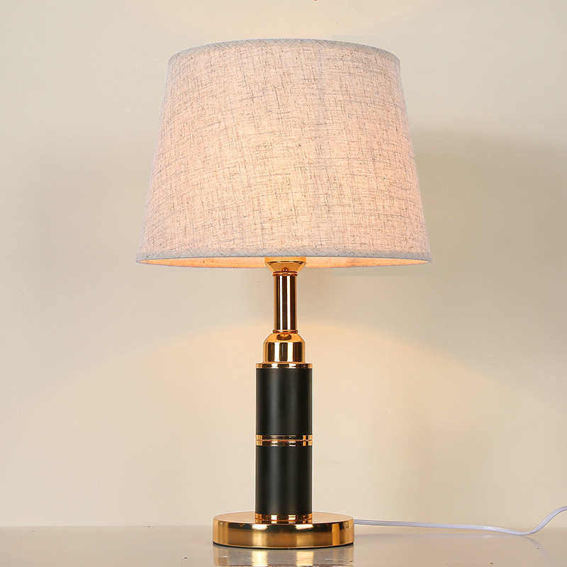 北欧创意台灯简约现代酒店客户台灯家用客厅灯温馨卧室床头台灯具