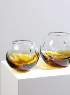 现代轻奢手工不规则琉璃琥珀色圆球花瓶售楼处洽谈桌摆装饰品摆件