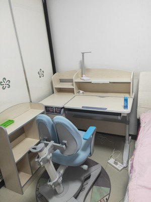 中沪爱童儿童书桌怎么样?用后一个月告诉大家内幕!