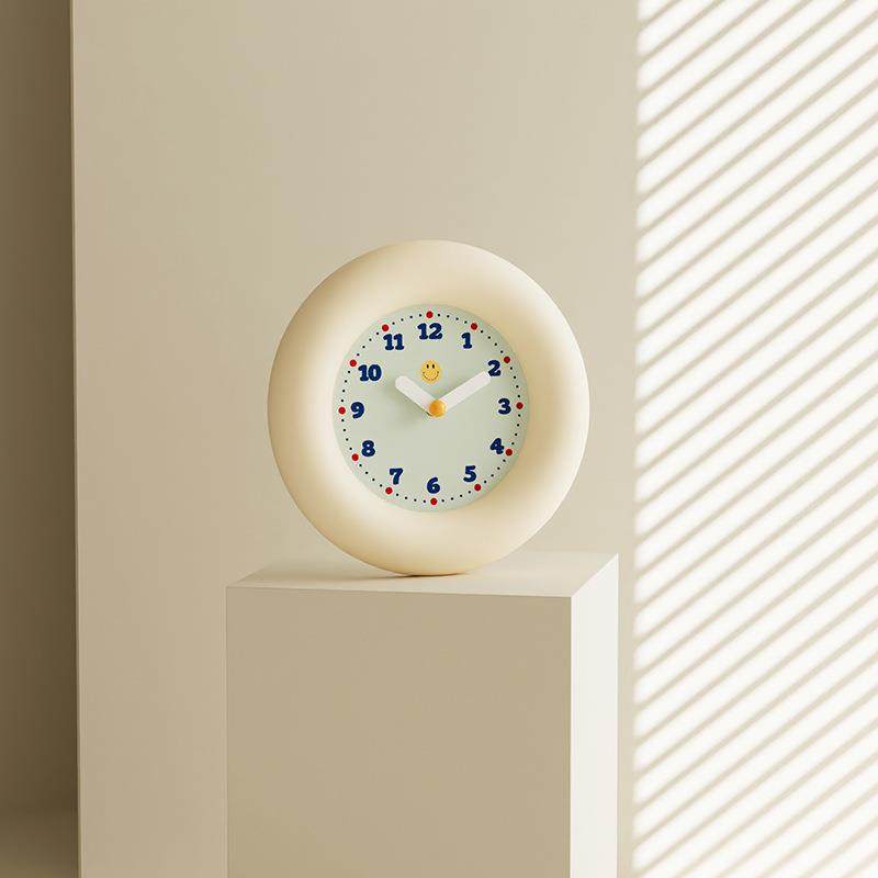 高级感钟表2025新款挂钟中古风装饰挂钟客厅简约现代客厅静音挂钟