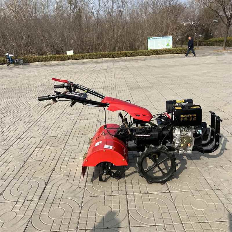 厂家直供可带犁开沟除草新型农业机械微耕机四驱旋耕松土机