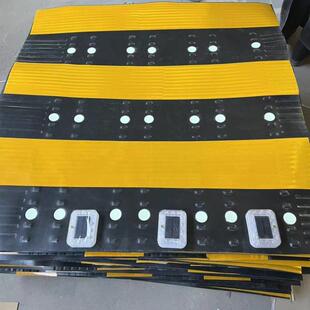 电夹杆防792撞反光贴厚层带太阳能爆闪警示灯加圆线柱形道路防撞