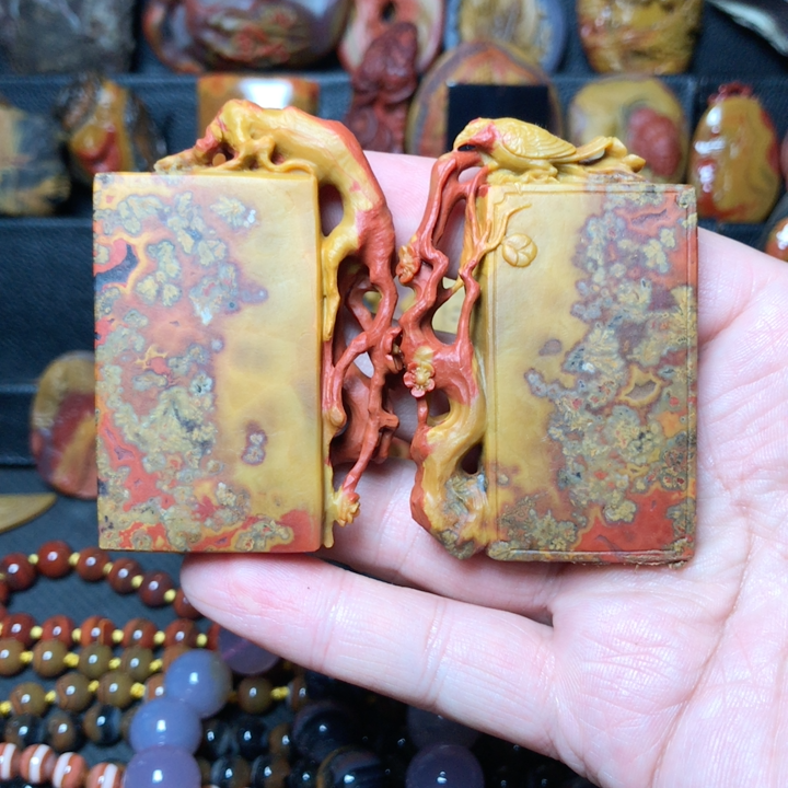 战国红玛瑙雕刻喜上眉梢一对