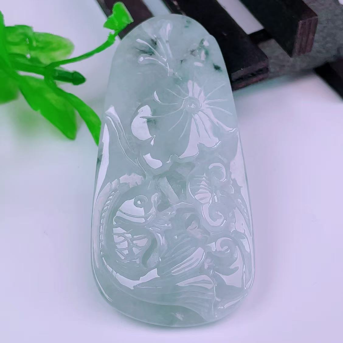 缅甸天然真品翡翠冰蓝满色飘花高端精品闪拍荷花鱼玉石吊坠28.33g