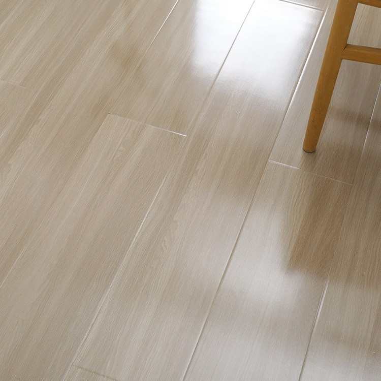 亮面强化复合木地板家用耐磨防水客厅办公室地板防水厂家直销12mm