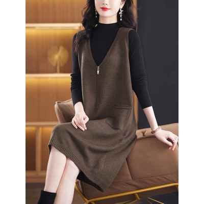 马甲打底两件套中长款秋冬2025新款中年妈妈小个子针织套装连衣裙