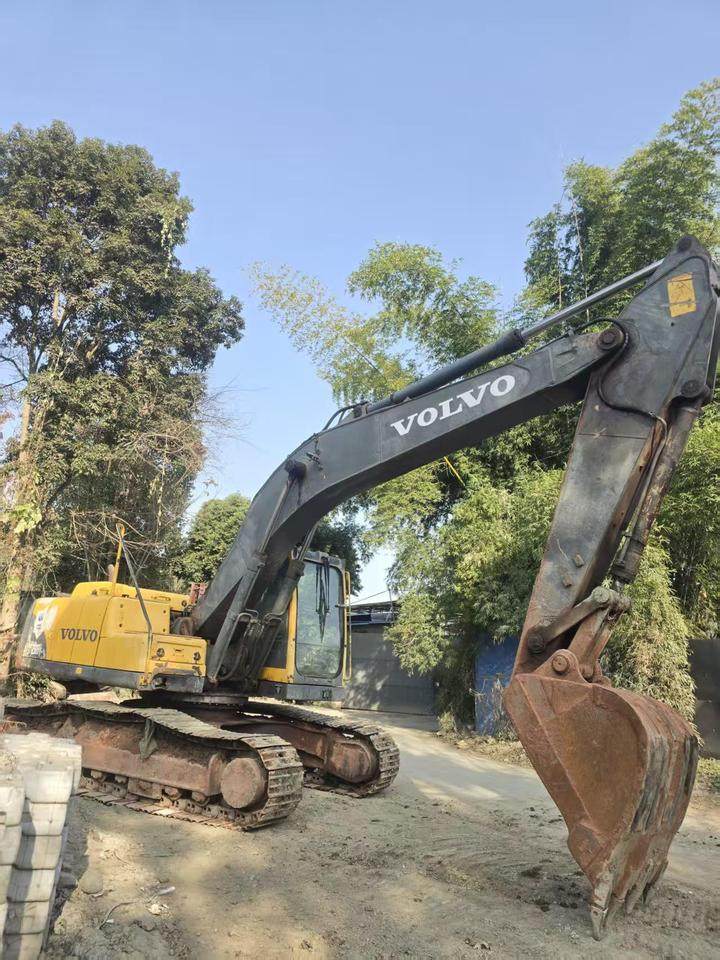 2月2日成都特价沃尔沃240型履带式液压挖掘机网络拍卖公告