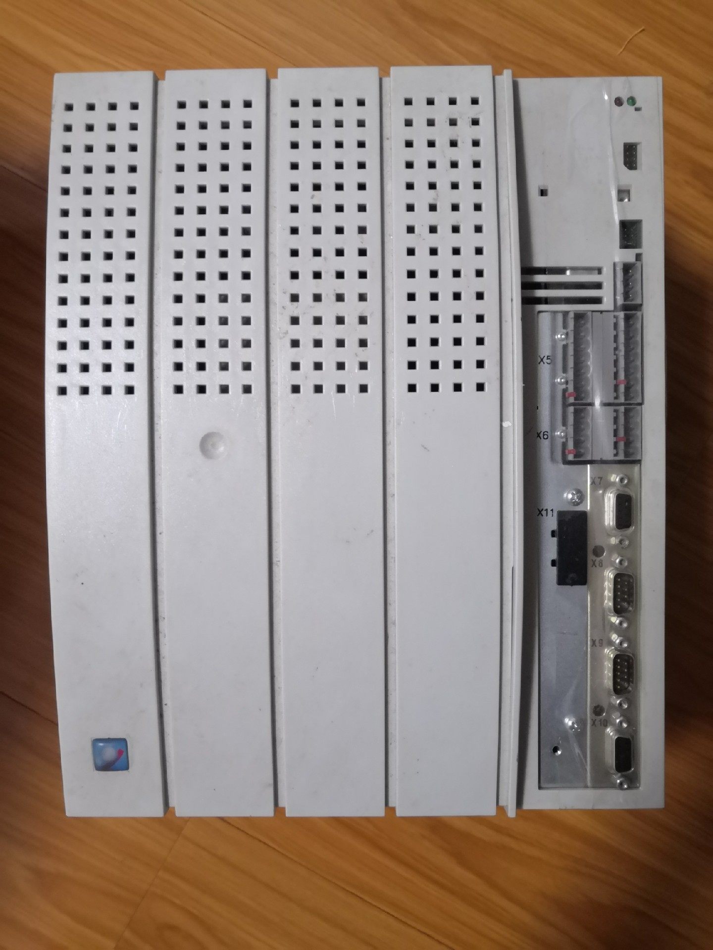 轮茨EVS9329-ES伺服驱动器，9成新。上机未使用，从设