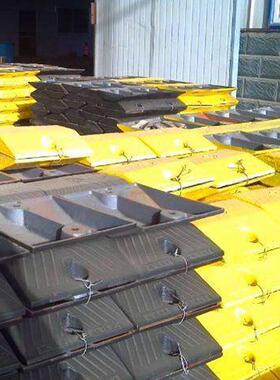 减速带25*25*4CM马路缓冲块汽车减速板公路道路斜坡铸钢限速垫