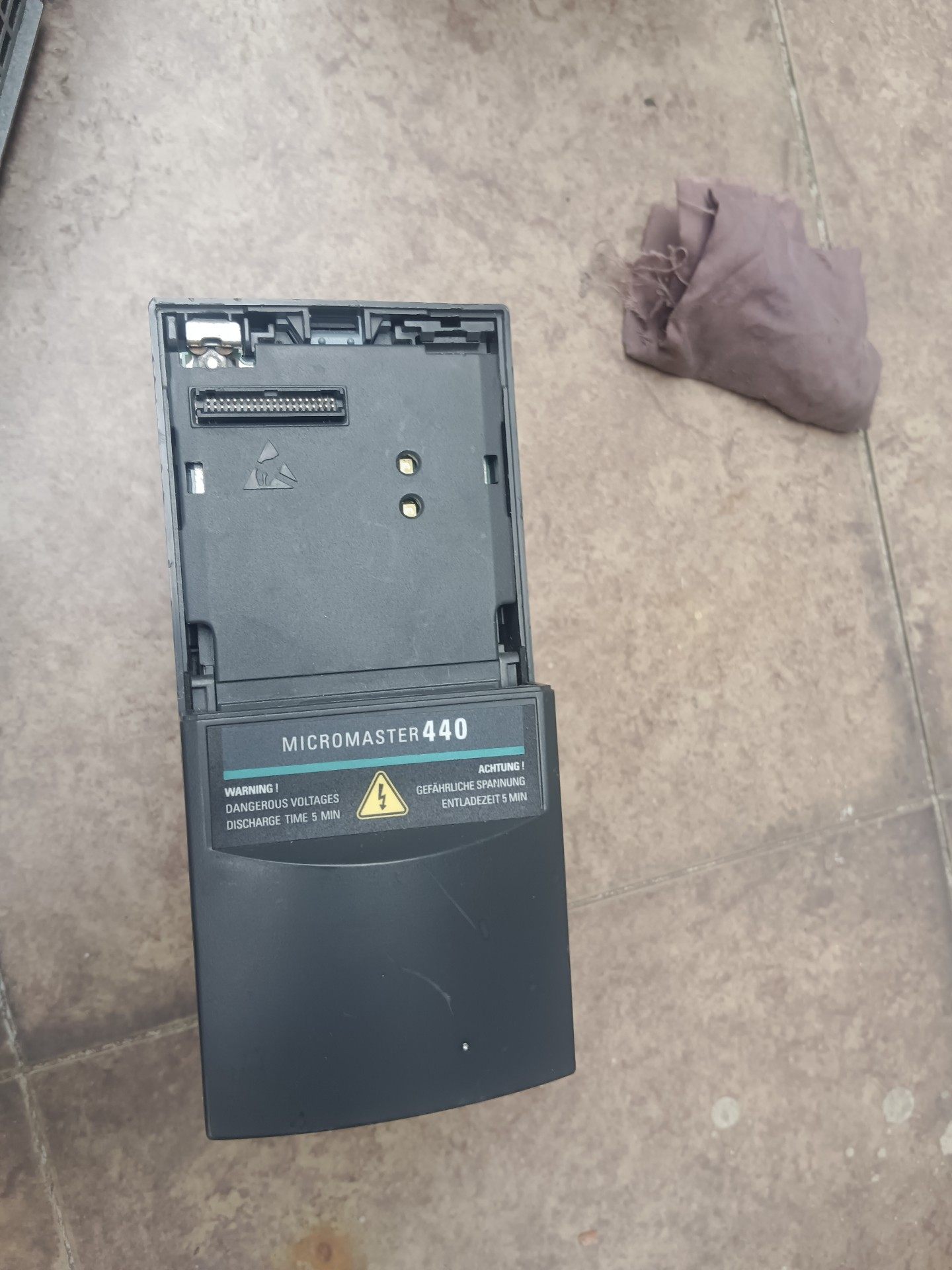 西门子变频器6SE6440-2UD21-1AA1  1.1k