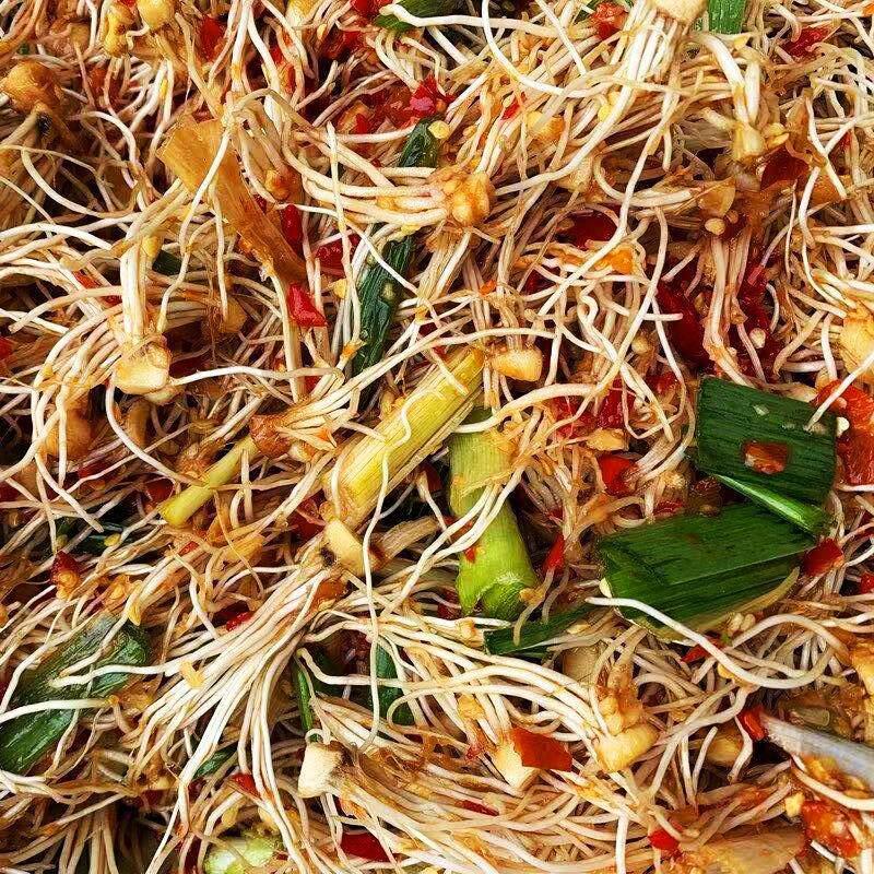 江西辣菜腌制酸辣开味大蒜须蒜苗叶子凉拌蔬菜腌大蒜蔸蒜头辣椒酱