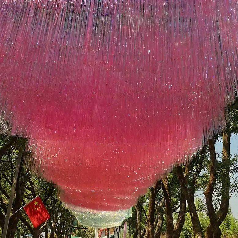炫彩舞台流苏幻彩雨丝帘镭射背景墙生日场景景区装饰拉花彩带布置