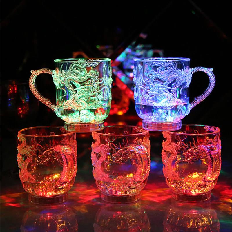 倒水时发光杯,创意彩色变色杯,酒吧闪光啤酒杯,遇水时搞笑杯,