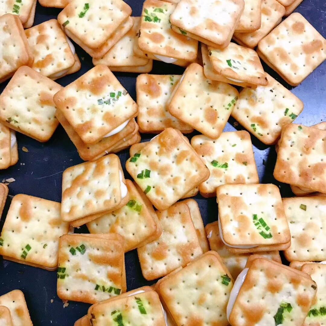 散装500g香葱牛轧饼厦门风味手工牛轧糖夹心饼干休闲食品厂家