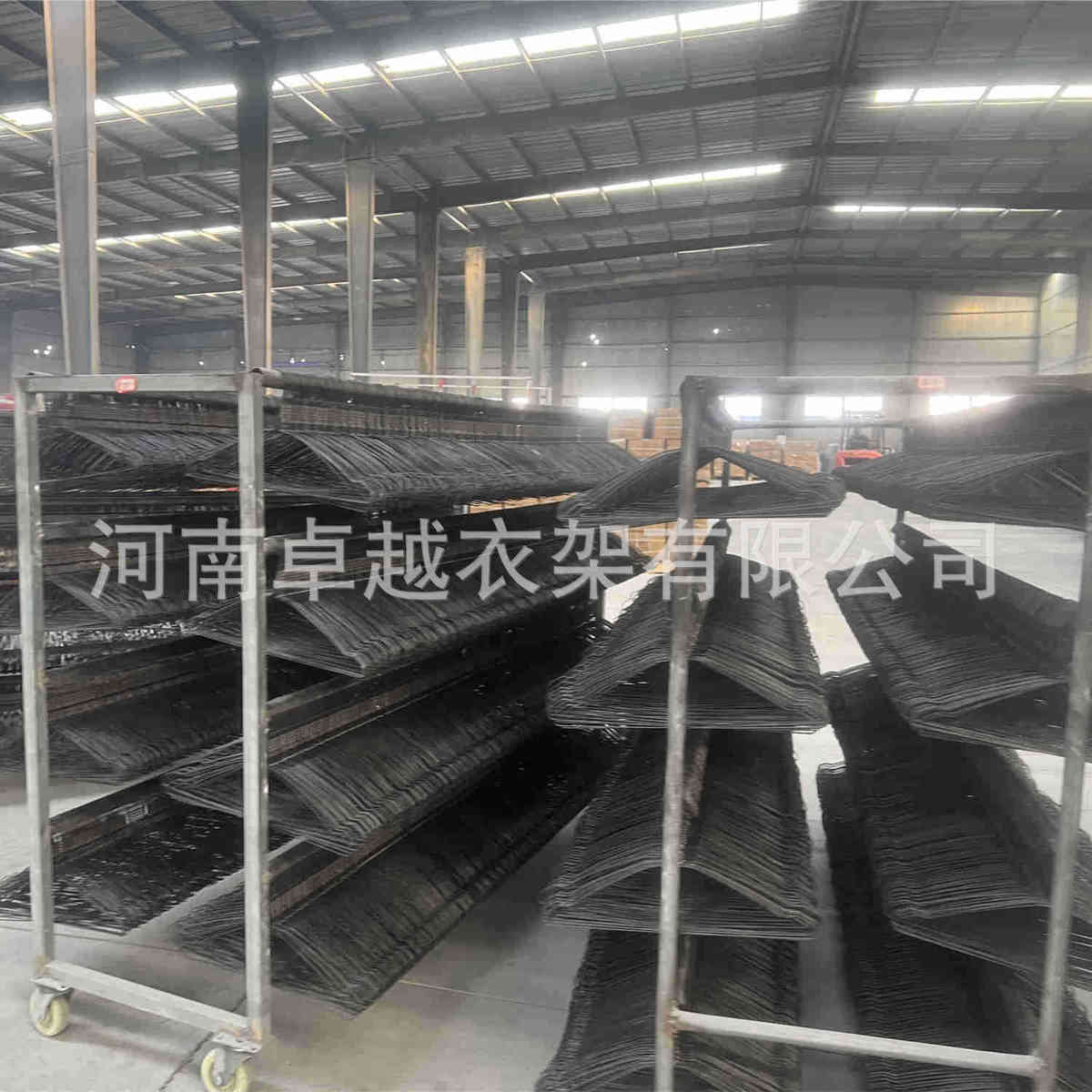 干洗店一次性钢丝喷塑衣架厂家直销2.2/2.5mm蓝色白色