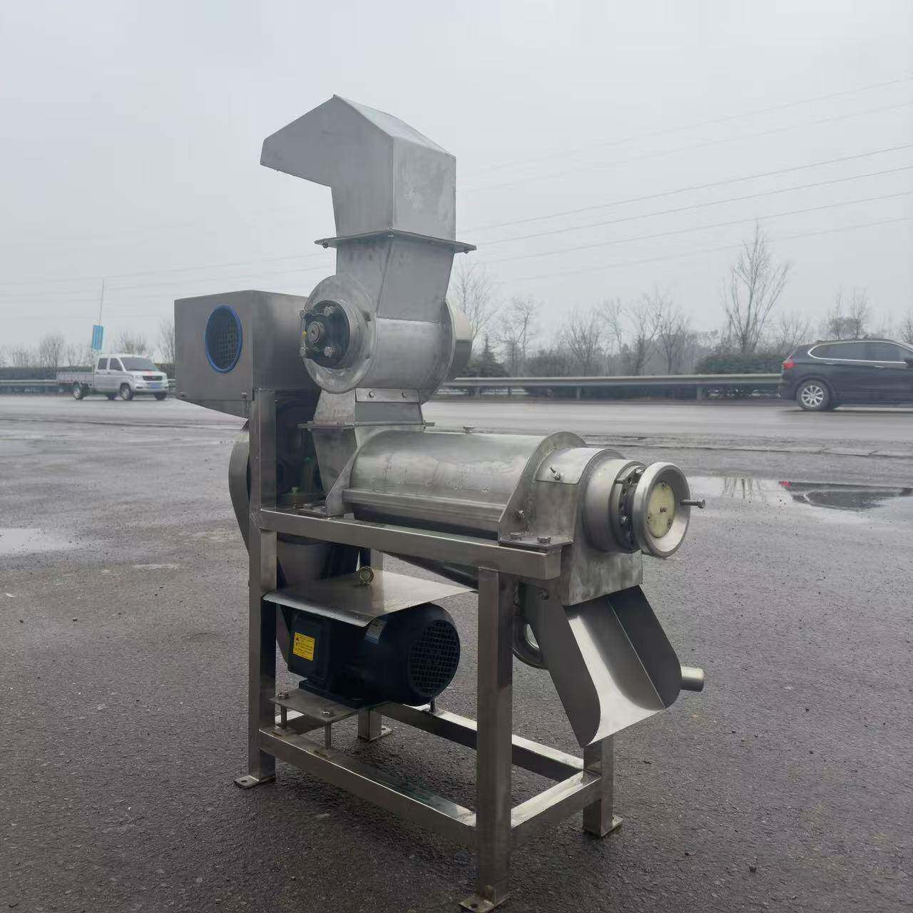 仙人掌浆渣汁分离机 大型果汁饮料破碎榨汁机 生姜螺旋打汁机厂家