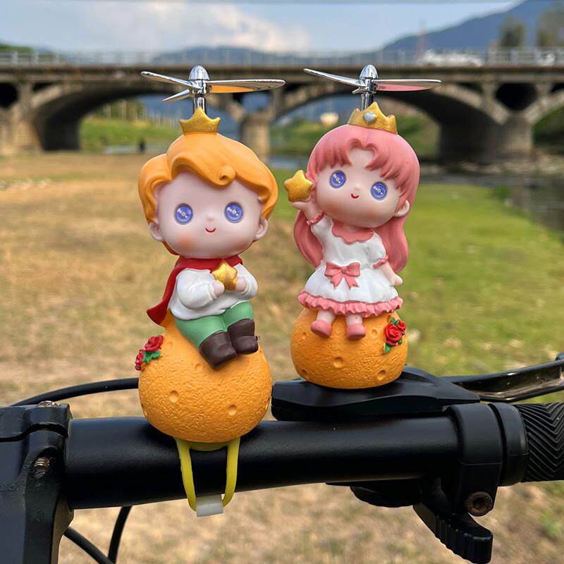 星空王子小黄鸭车载摆件自行车头盔电动车电动车装饰品机车可爱