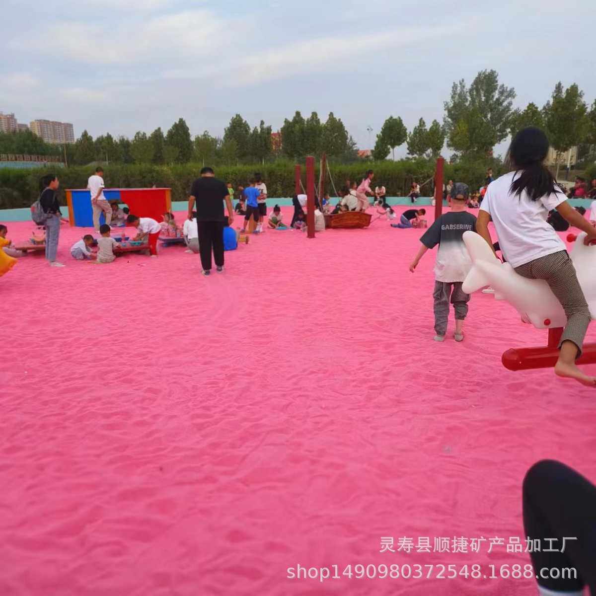 公园颜色红砂子玩耍砂儿童装饰彩人造现货沙厂家网粉色沙滩多种