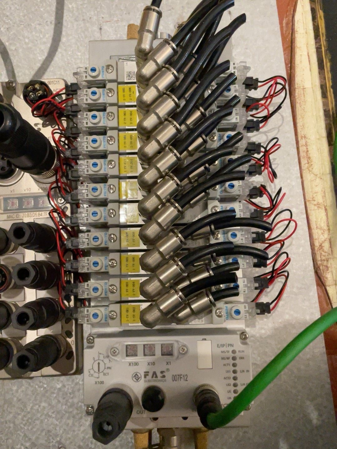 富延升集成阀岛总成，10位的费斯托气阀。功能正常。阀岛型号0