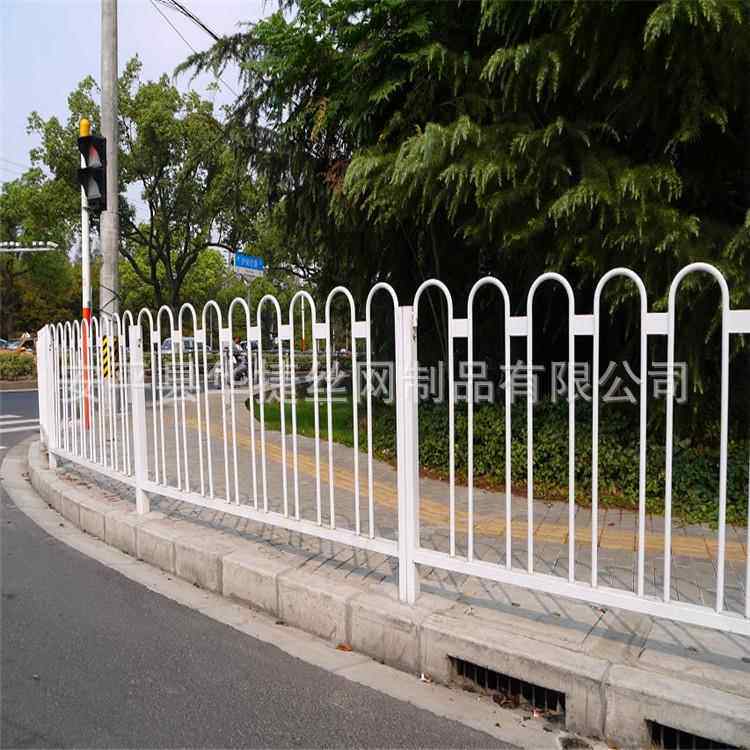 新款直销京式护栏马路道路隔离护栏u型圆管交通设施人行道防护m型