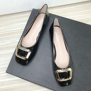 2025年秋季漆皮新款方头浅口平底鞋金属方扣单鞋女平头大码奶奶鞋