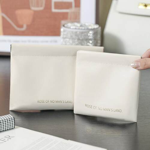 Automatic-closing data cable storage bag, in-ear headphones