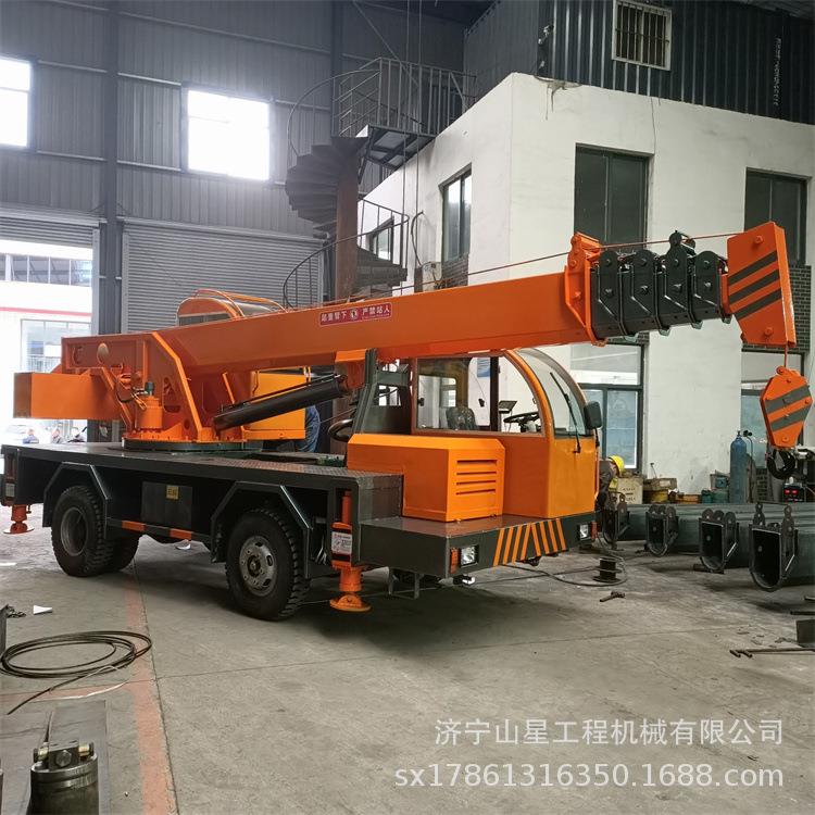 乡村建筑起吊吊车8吨小型轮式起重机液压伸缩臂自备吊车厂